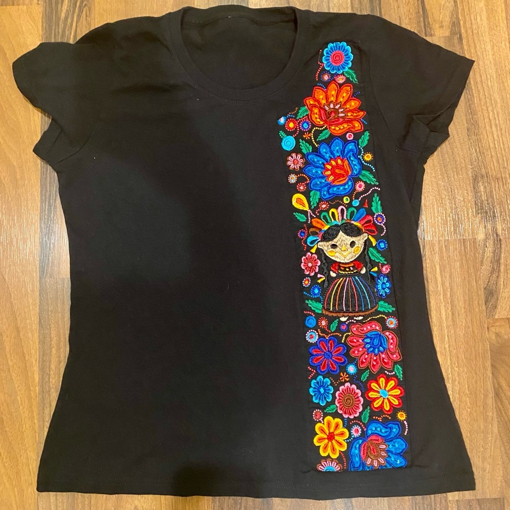 Embroidered tee - Picture 2 of 3